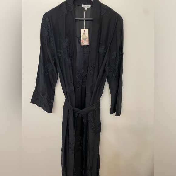 NWT Johnny Was|| SILK CHARMEUSE EMBROIDERED ROBE/KIMONO size large - Picture 10 of 16